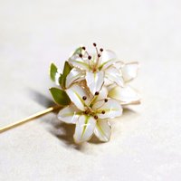 Handmade Lily Flower Brooch Pin, Delicate Floral Lapel Accessory for Suits & Sweaters, Elegant Jewelry Gift