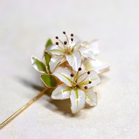 Handmade Lily Flower Brooch Pin, Delicate Floral Lapel Accessory for Suits & Sweaters, Elegant Jewelry Gift