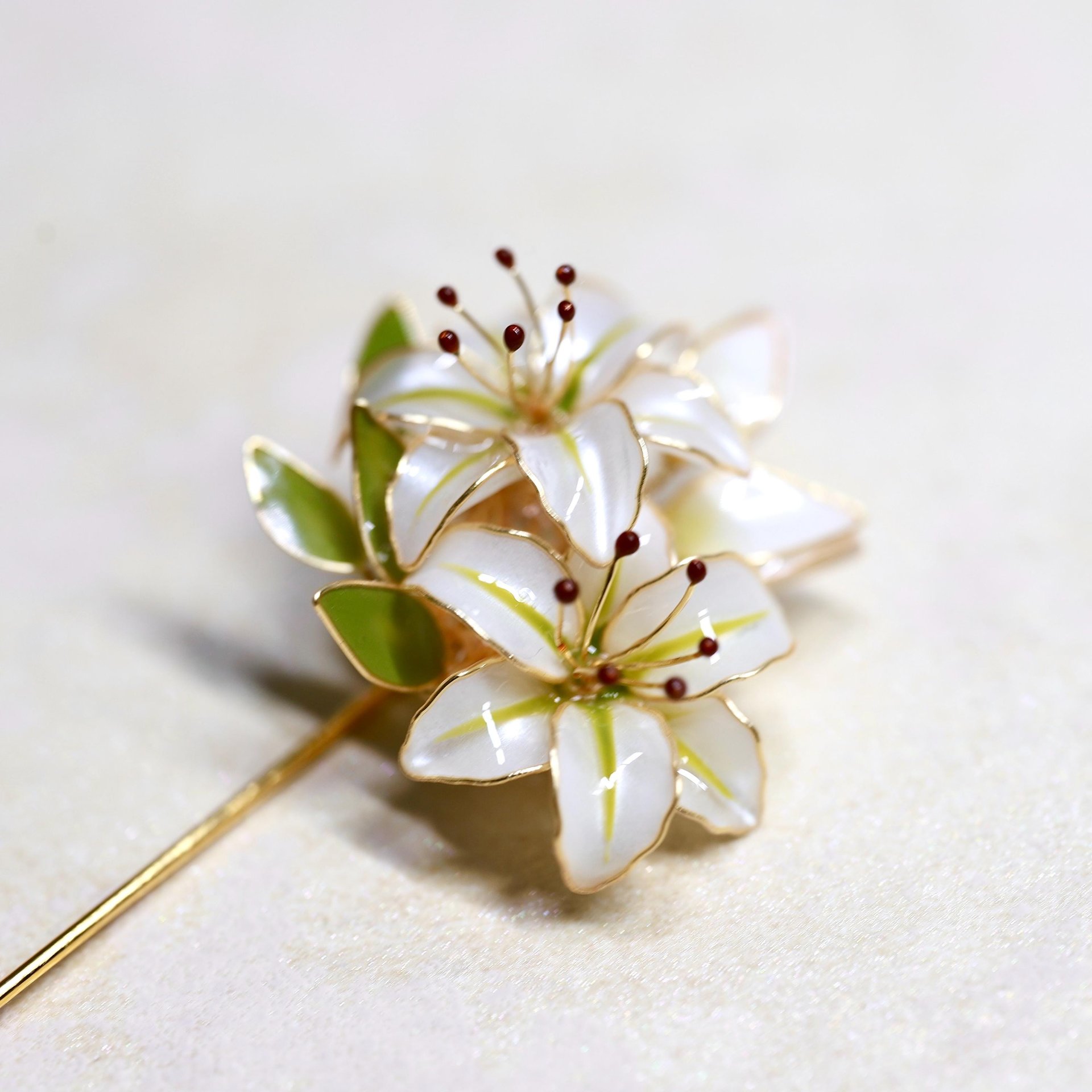 Handmade Lily Flower Brooch Pin, Delicate Floral Lapel Accessory for Suits & Sweaters, Elegant Jewelry Gift