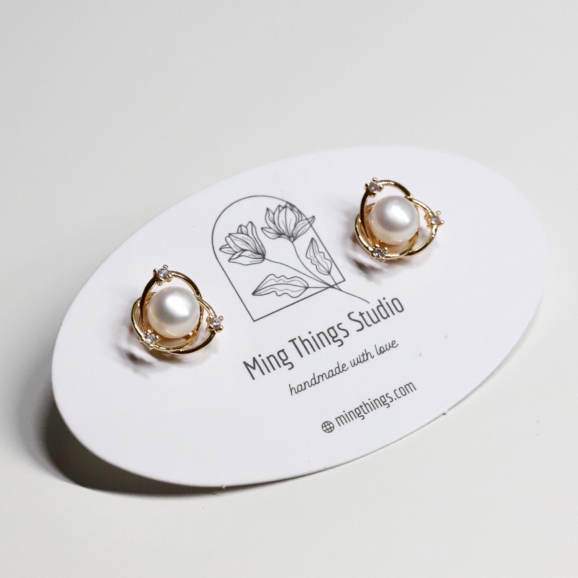 Elegant Pearl Stud Earrings: Minimalist Freshwater Pearl Gold-Tone Jewelry, Timeless Chic Accessories for Everyday Look & Special Occasions