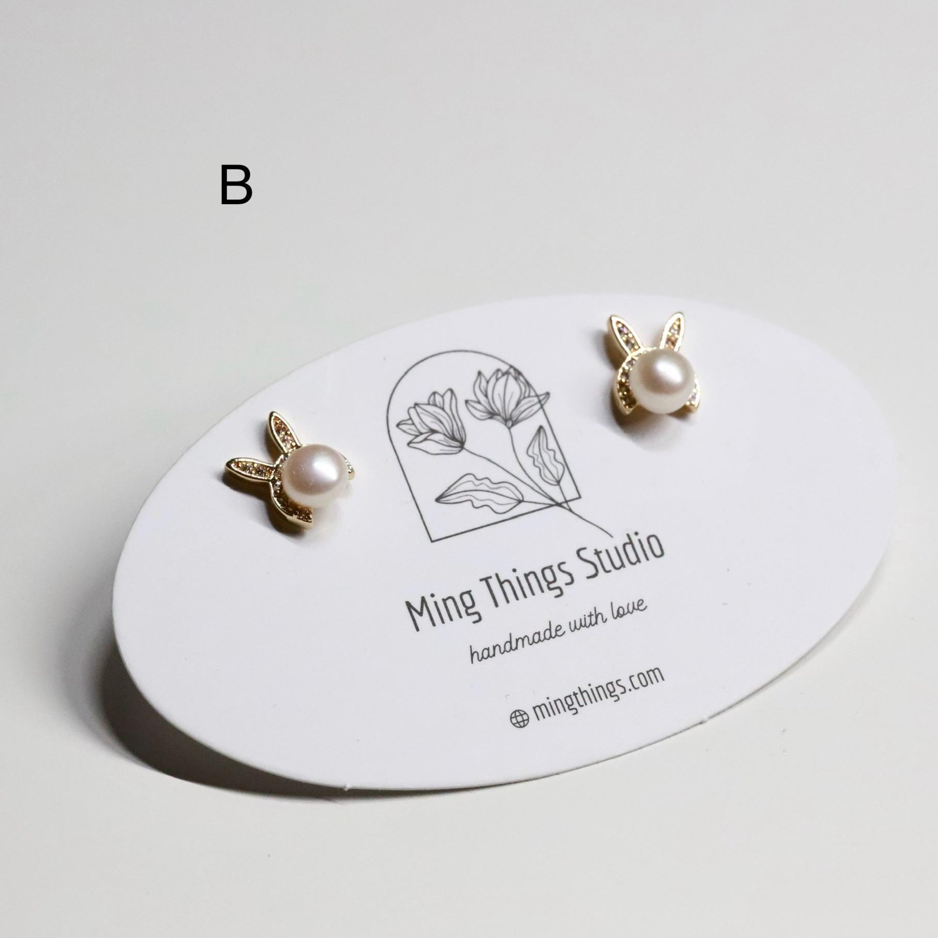 Elegant Pearl Stud Earrings: Minimalist Freshwater Pearl Gold-Tone Jewelry, Timeless Chic Accessories for Everyday Look & Special Occasions