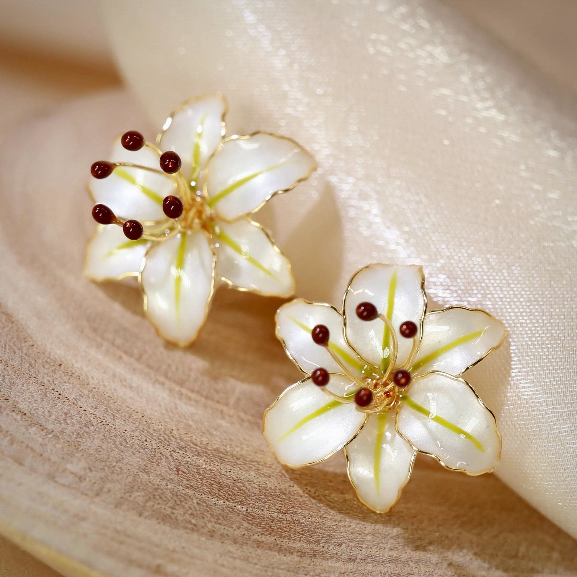 Handmade Wire Resin Lily Flower Stud Earrings, Spring Theme Floral Pearlescent Earrings, Romantic Flower Earrings